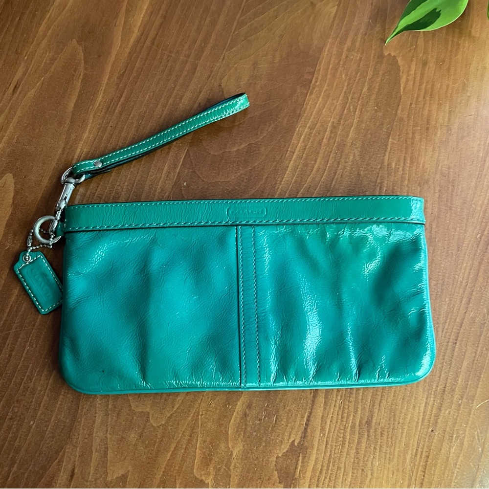 Coach Teal Patent Leather Clutch With Strap and Hang Tag -READ DESCRIPTION